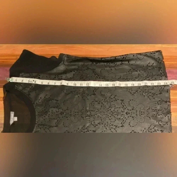 Tinley Road Black Laser-Cut Top with Sheer Back, size M - Picture 7 of 8